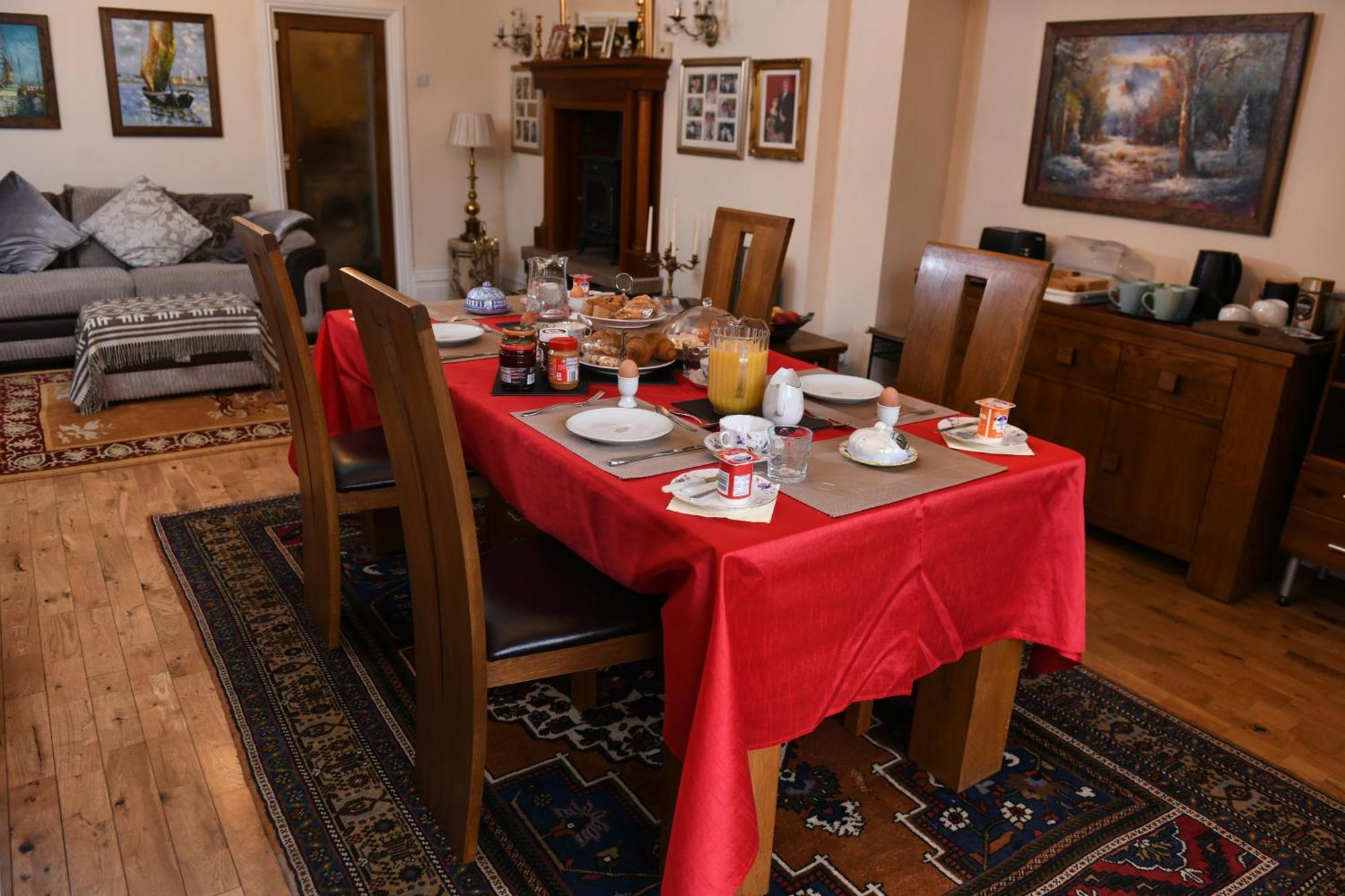 Luxury Suite In Quiet Countryside Location Суонзи Екстериор снимка
