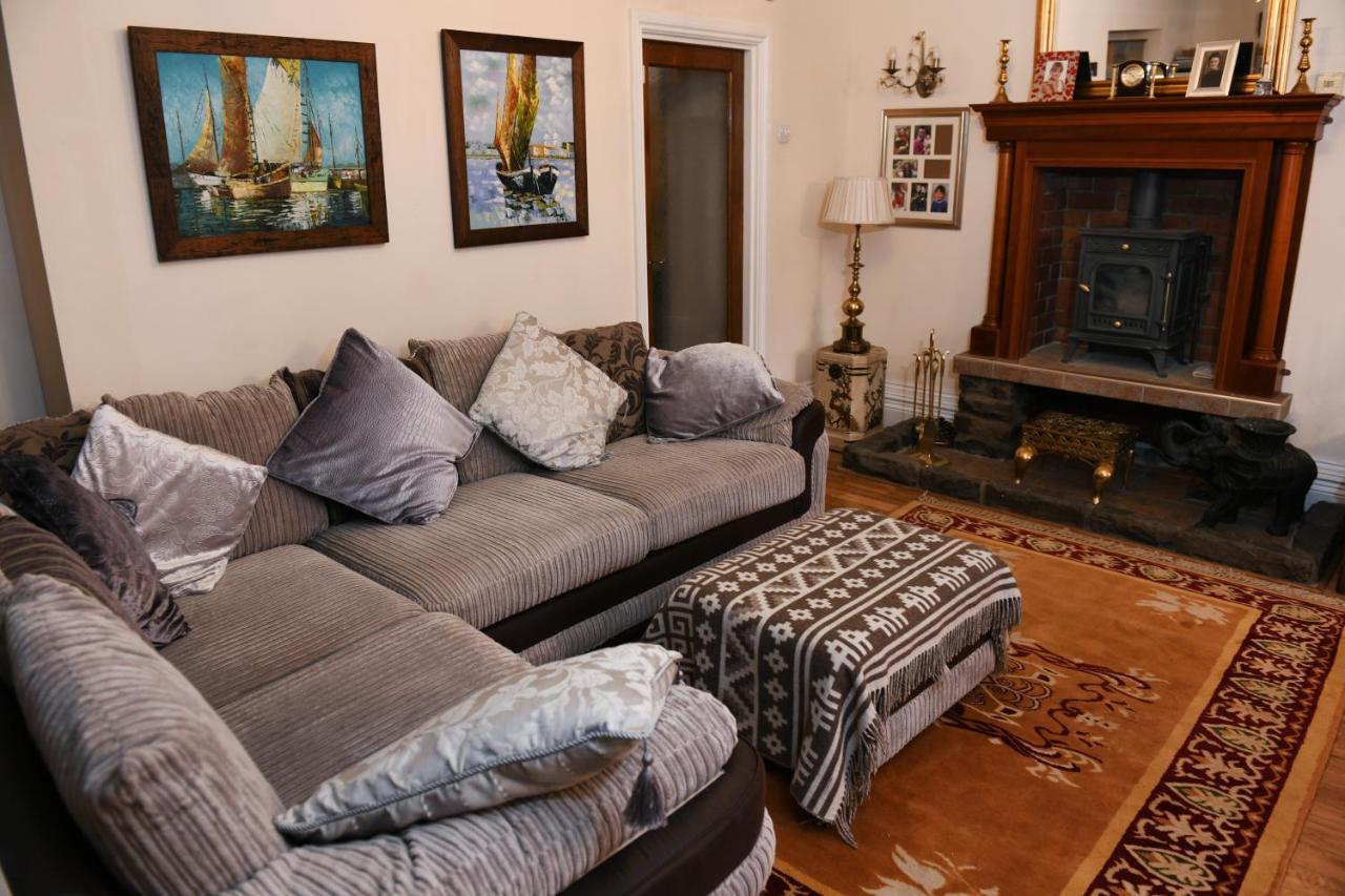 Luxury Suite In Quiet Countryside Location Суонзи Екстериор снимка